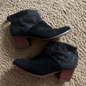 Women’s Black Ankle Boots Toms size 8.5